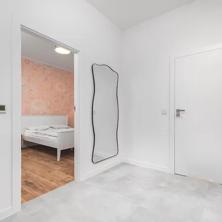 Aleja Solidarnosci 153 - B By Homeprime Appartamento